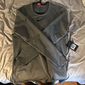 Nike Men's Long Sleeve Gray Tee